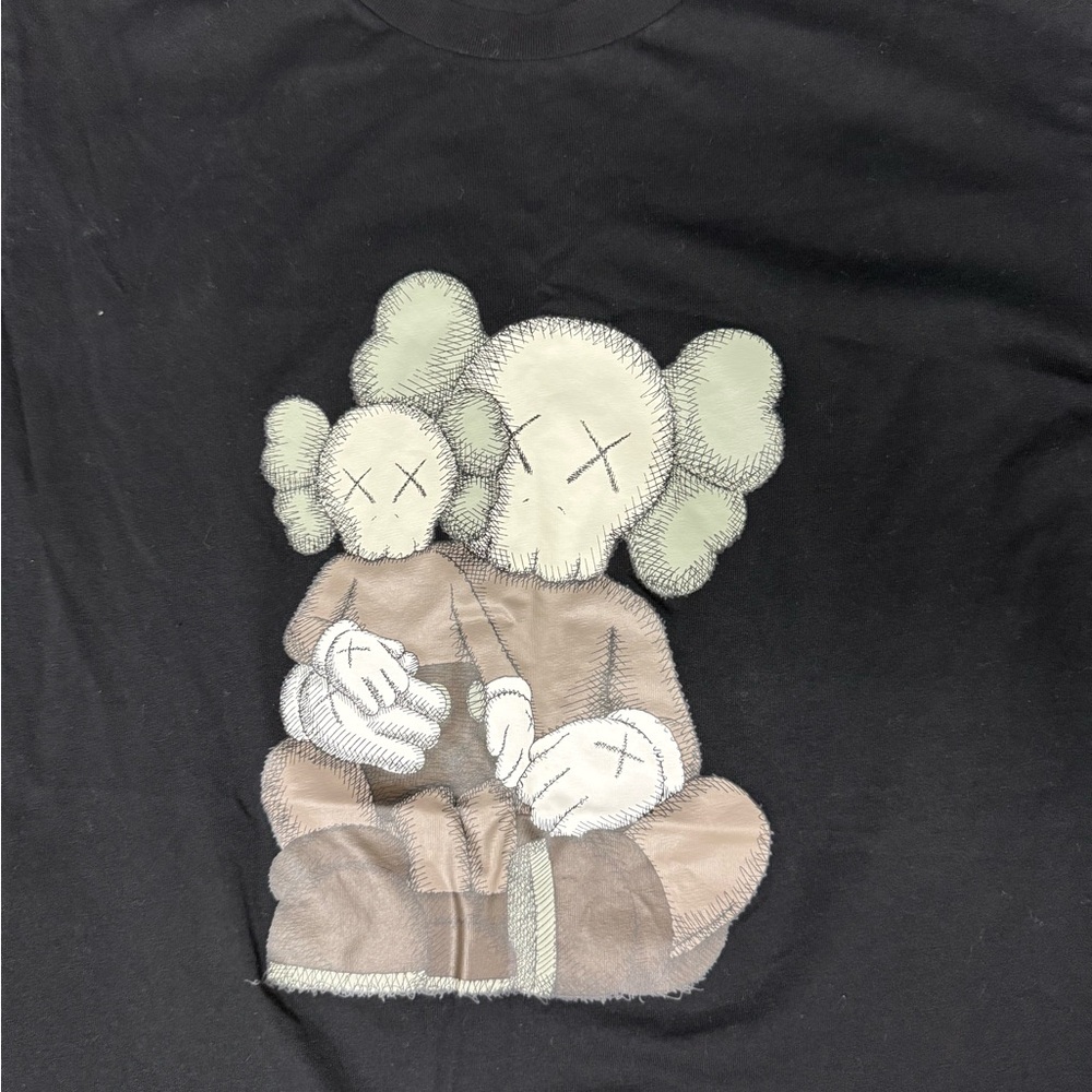 Uniqlo Black Graphic T-Shirt - Picture 2 of 5